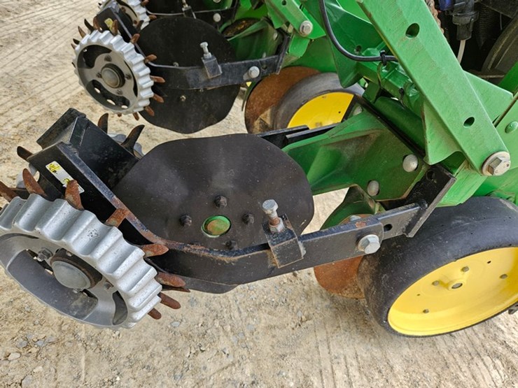 john-deere-7200-image-35
