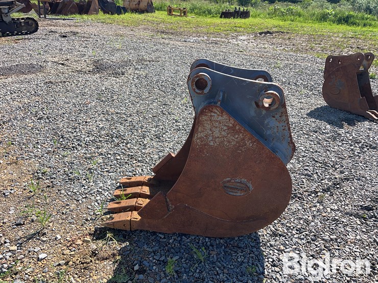 strickland-18"-mini-excavator-bucket-image-8