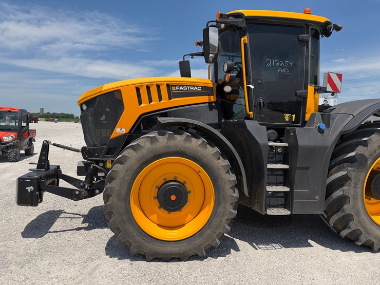 #212254-•-2022-jcb-8330-fastrac-tractor-image-9