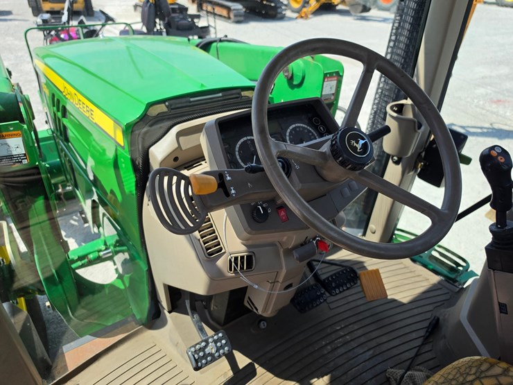 2013-john-deere-6125m-image-13