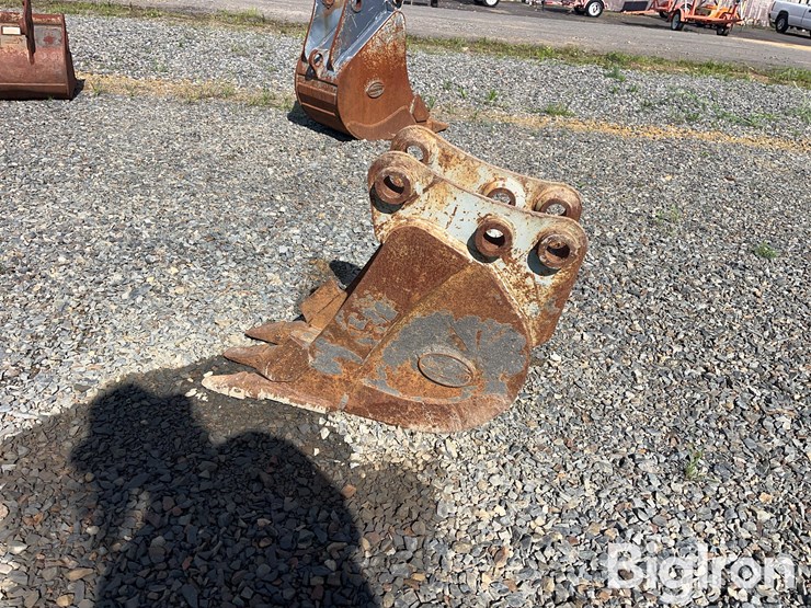 strickland-12"-backhoe-bucket-image-8