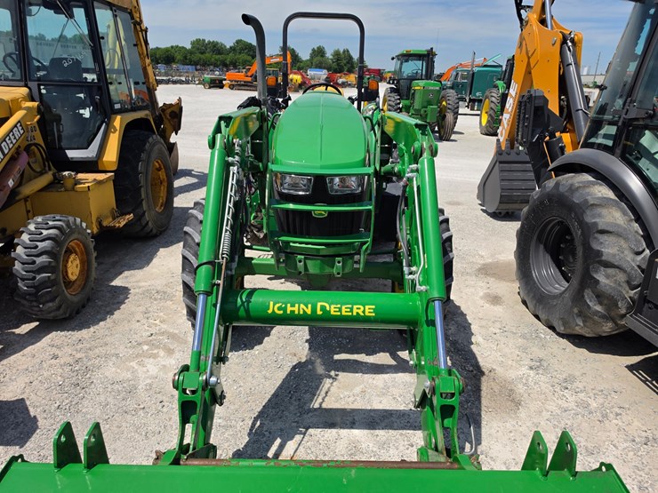 2022-john-deere-5100e-image-4
