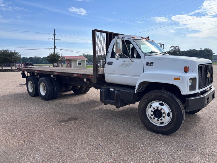 #131-•-2000-chevy-c7500-flatbed-truck-image-2