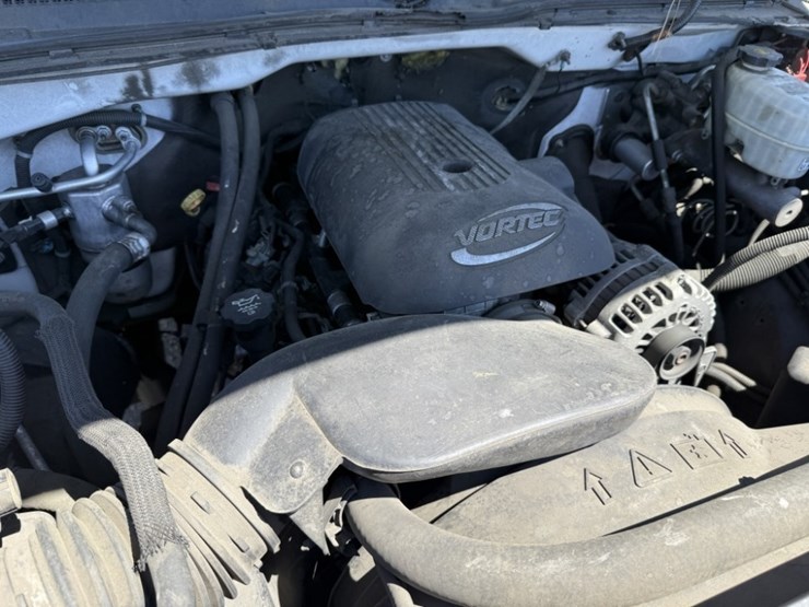 2005-chevrolet-silverado-2500-hd-pickup-image-11
