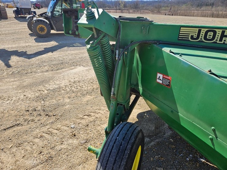 john-deere-820-image-25