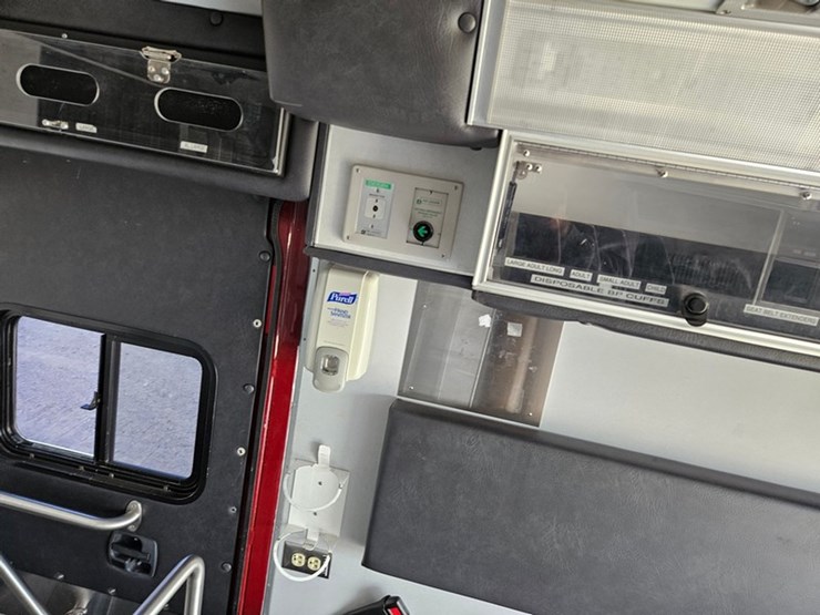 2016-ford-e450-image-39