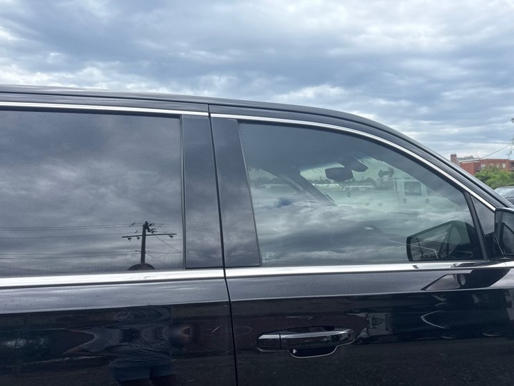 2017-chevrolet-tahoe-image-28