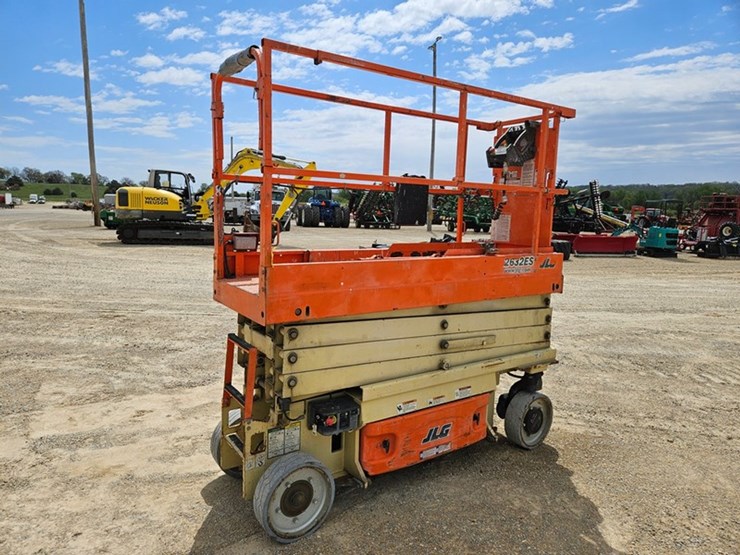 2015-jlg-2632es-image-5