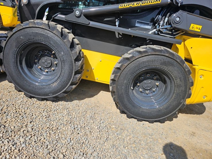 new-holland-l320-image-33