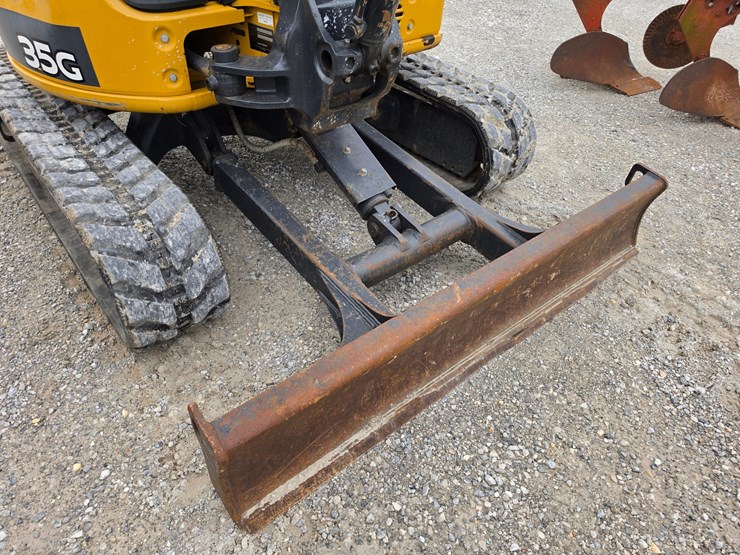 2020-deere-35g-image-23