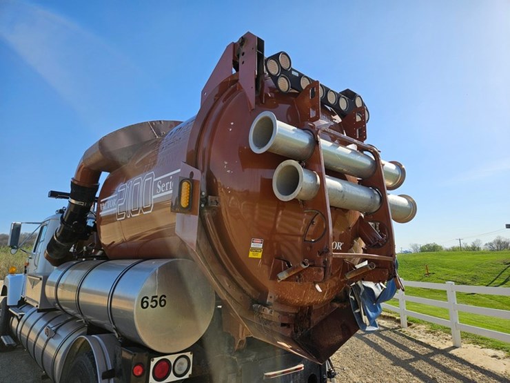 2001-vactor-2100-image-40