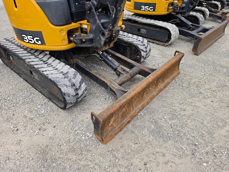 2020-deere-35g-image-23