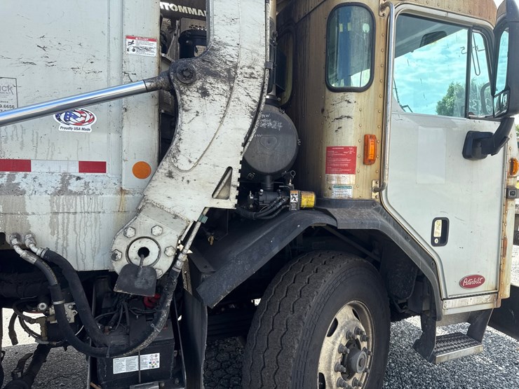 #5-•-2018-peterbilt-mammoth-front-loader-image-42