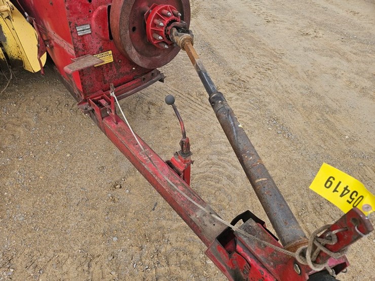 new-holland-320-image-10