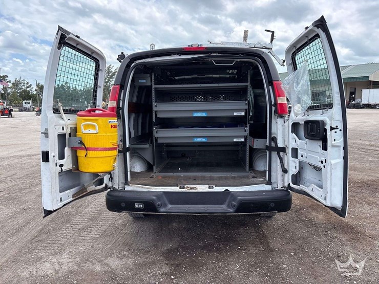 2017-chevrolet-express-2500-image-11
