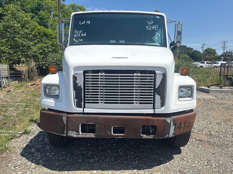 2003-freightliner-fl80-image-2