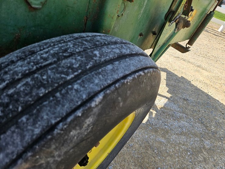 john-deere-24t-image-33
