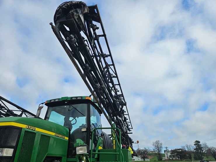 john-deere-4700-image-32