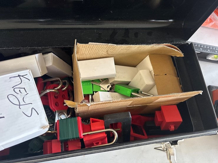 #4043-•-waterloo-tool-box-with-contents-image-3