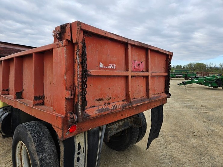 1975-ford-f750-image-11