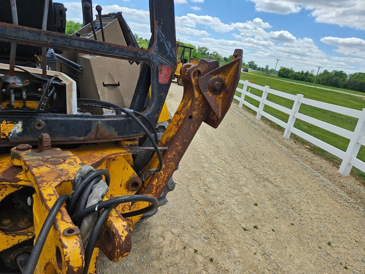 deere-410d-image-18