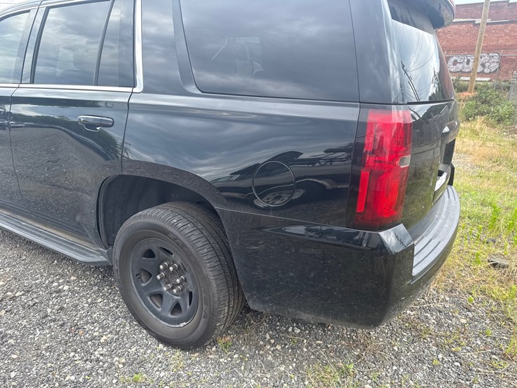 2017-chevrolet-tahoe-image-12