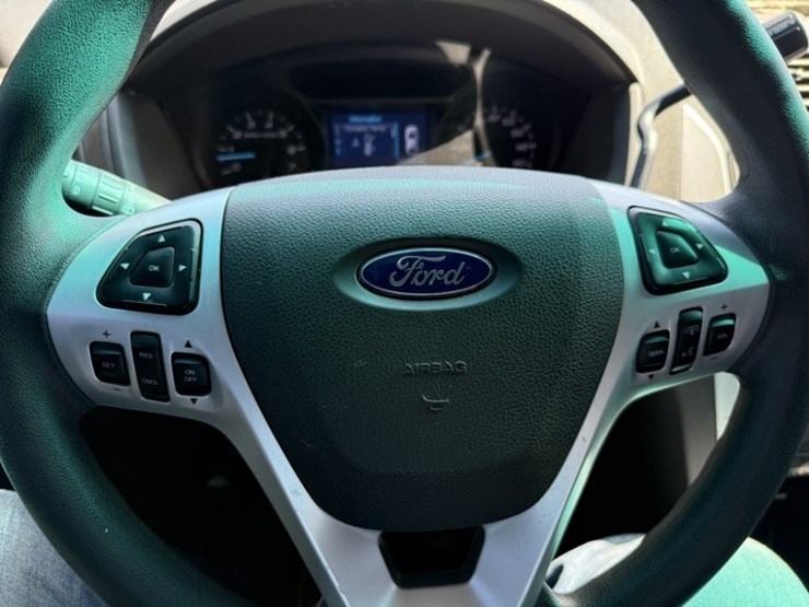 2015-ford-explorer-image-34
