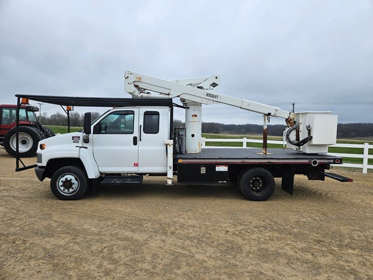 2003-gmc-5500-image-2