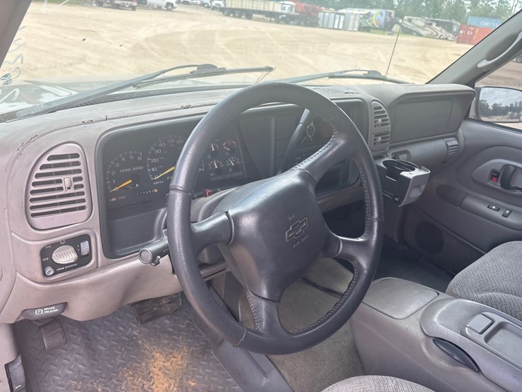 1999-chevrolet-tahoe-image-8