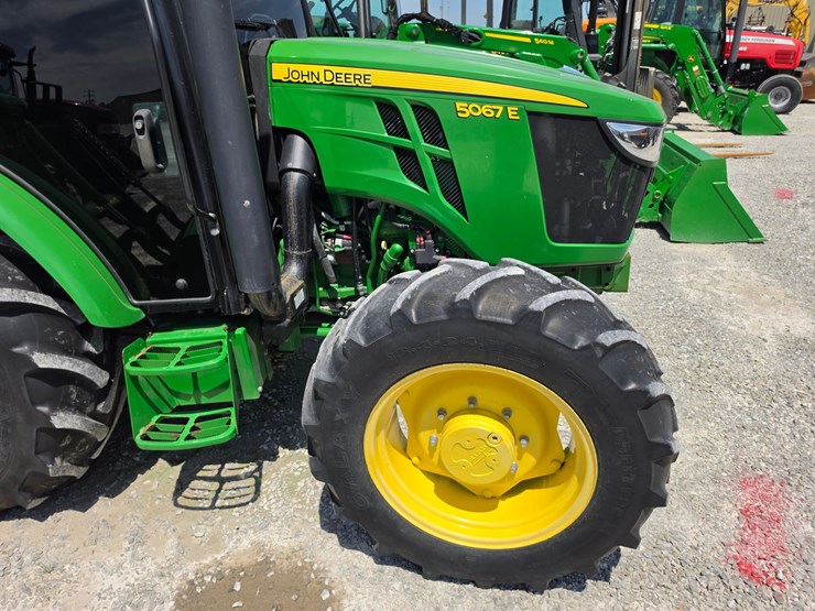 2023-john-deere-5067e-image-4