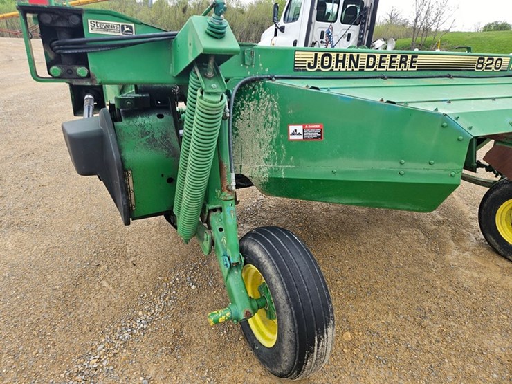 john-deere-820-image-55