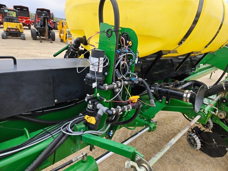 john-deere-7200-image-46