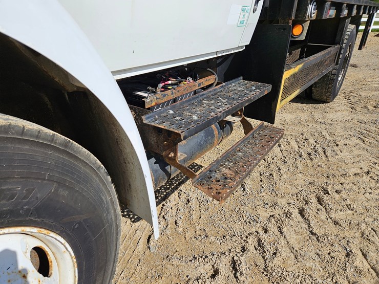 2004-international-durastar-4300-image-12