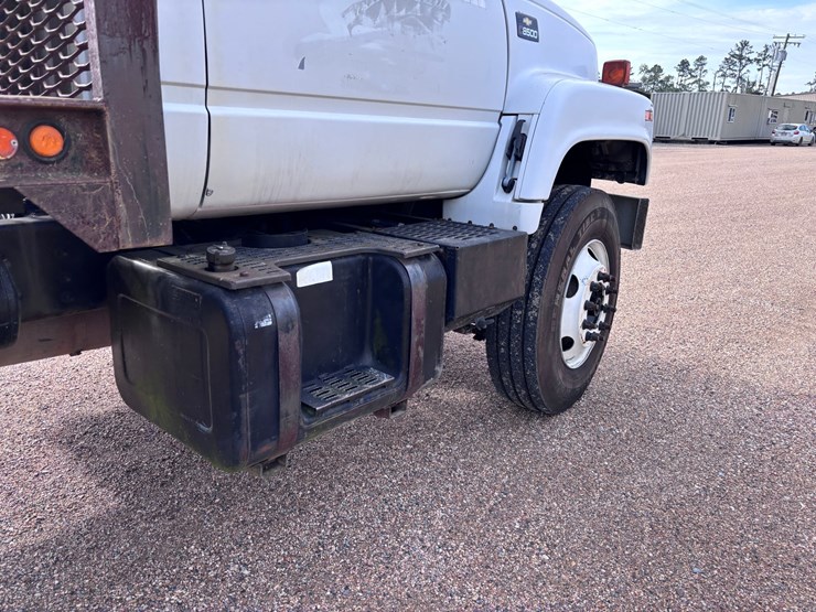 #131-•-2000-chevy-c7500-flatbed-truck-image-6