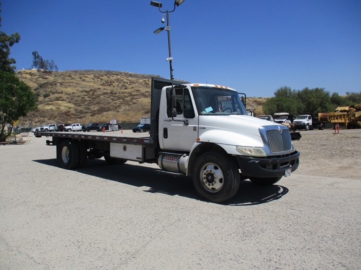 2010-international-durastar-4300-image-2