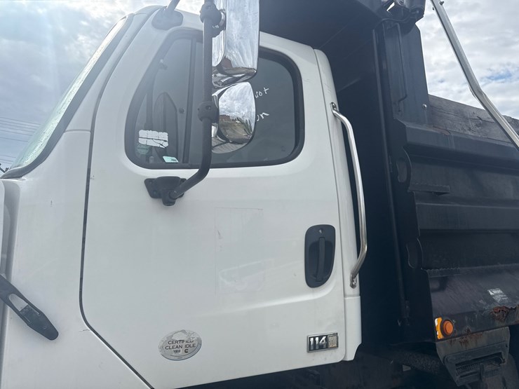 2014-freightliner-114sd-image-14