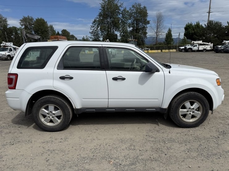 2009-ford-escape-image-3