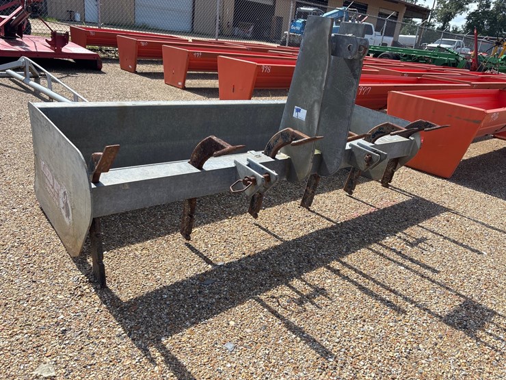 #975-•-7ft-grader-box-image-1