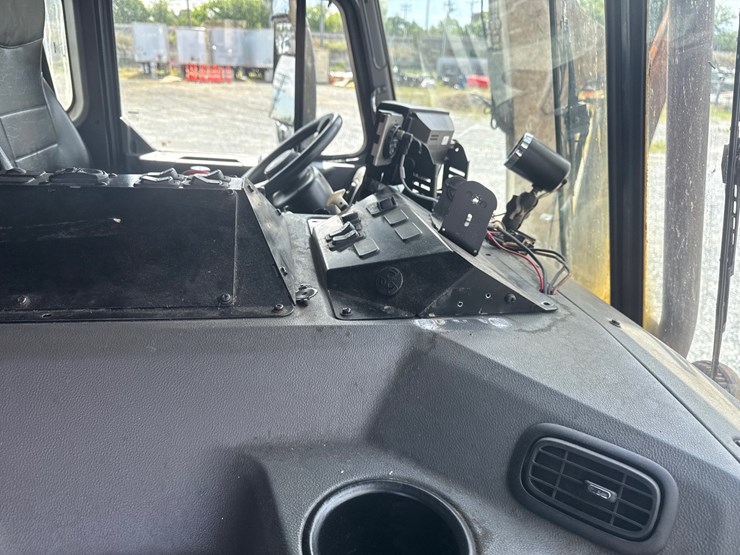 #5-•-2018-peterbilt-mammoth-front-loader-image-55