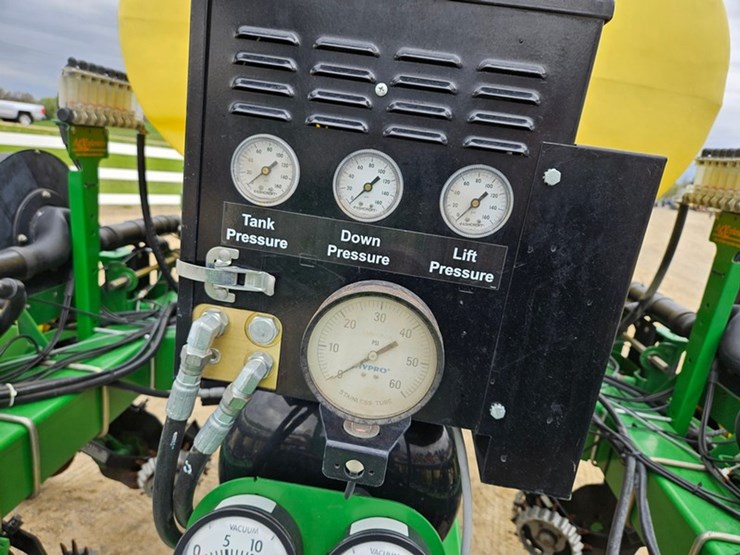 john-deere-7200-image-22
