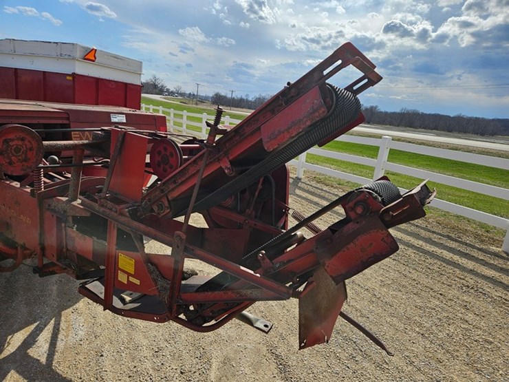 new-holland-276-image-22