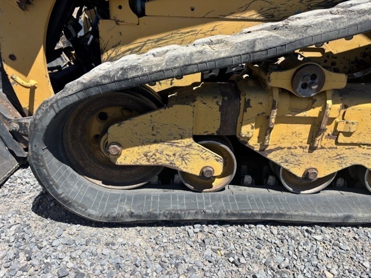 2019-caterpillar-259d3-image-10