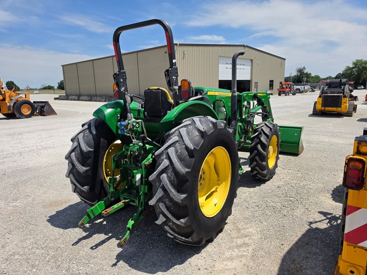 2022-john-deere-5100e-image-19
