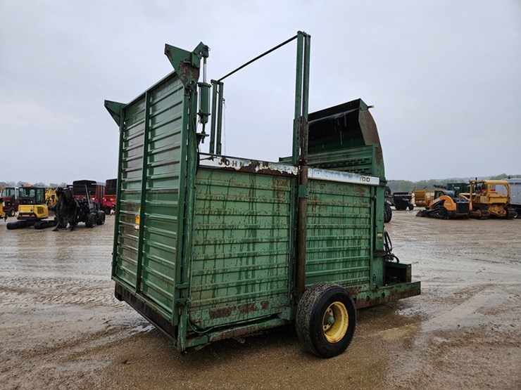 john-deere-100-image-5