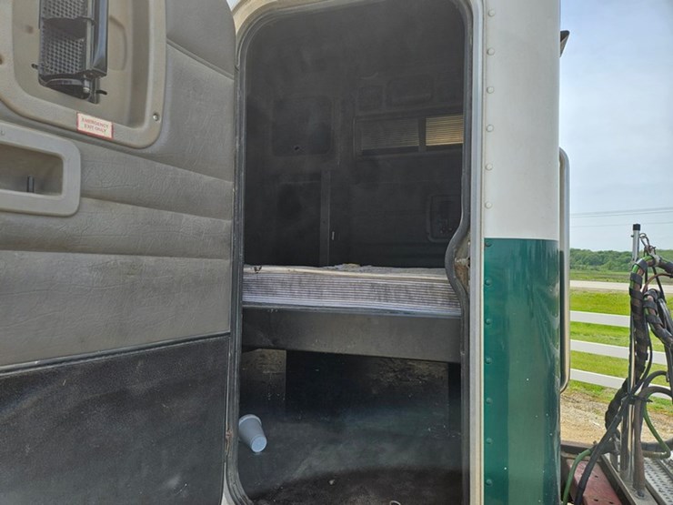 2006-peterbilt-379-image-35