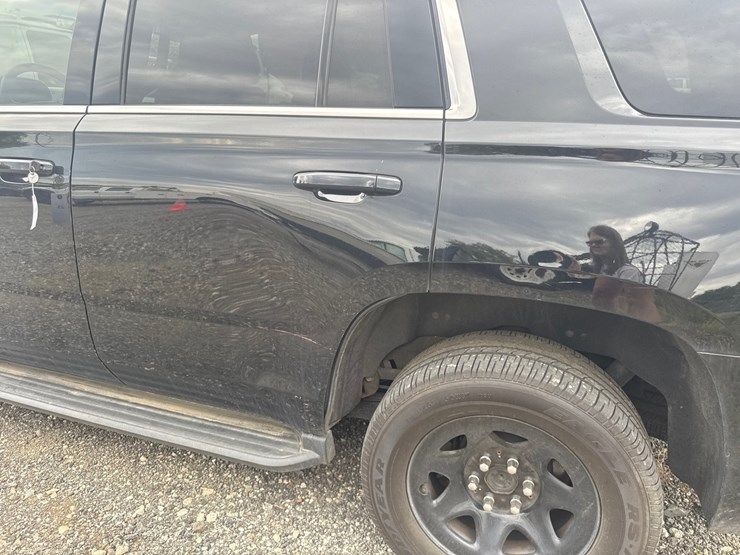 2017-chevrolet-tahoe-image-10
