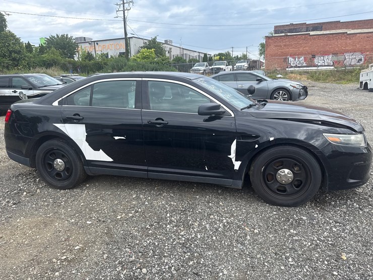 #45-•-2016-ford-interceptor-image-1