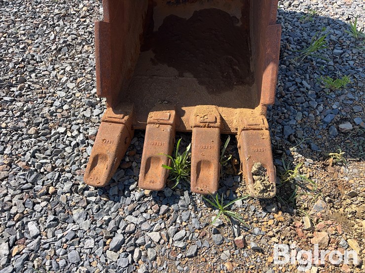 strickland-18"-mini-excavator-bucket-image-9