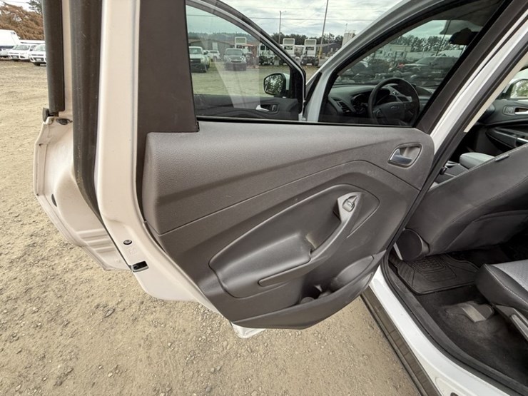 2017-ford-escape-se-image-21