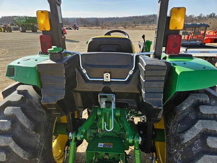 john-deere-4052m-image-18
